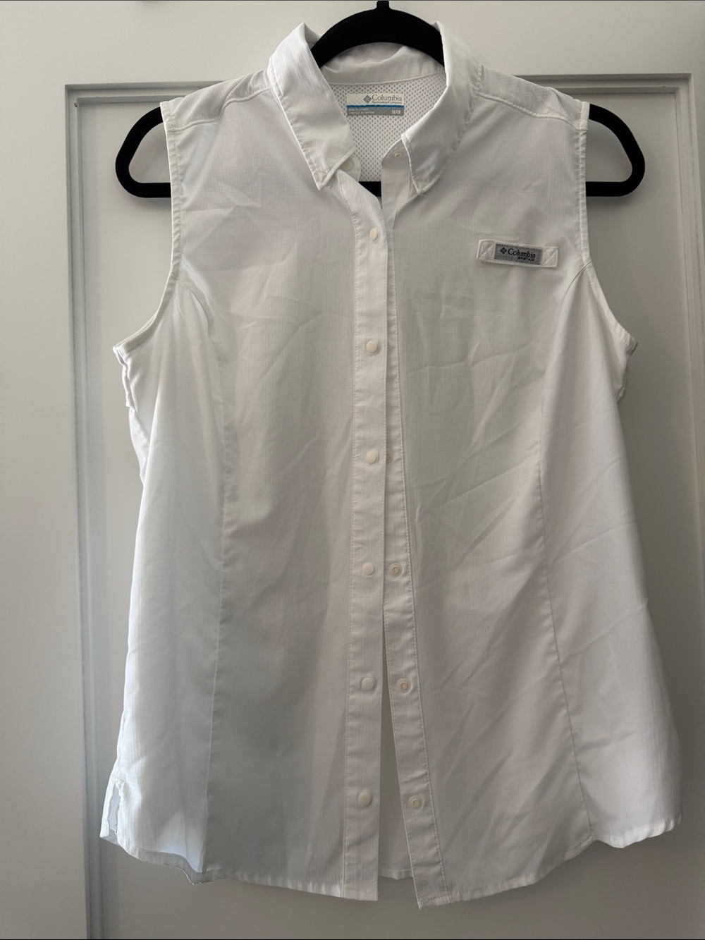 Columbia Women's White Sleeveless Button-Front Fishing Shirt